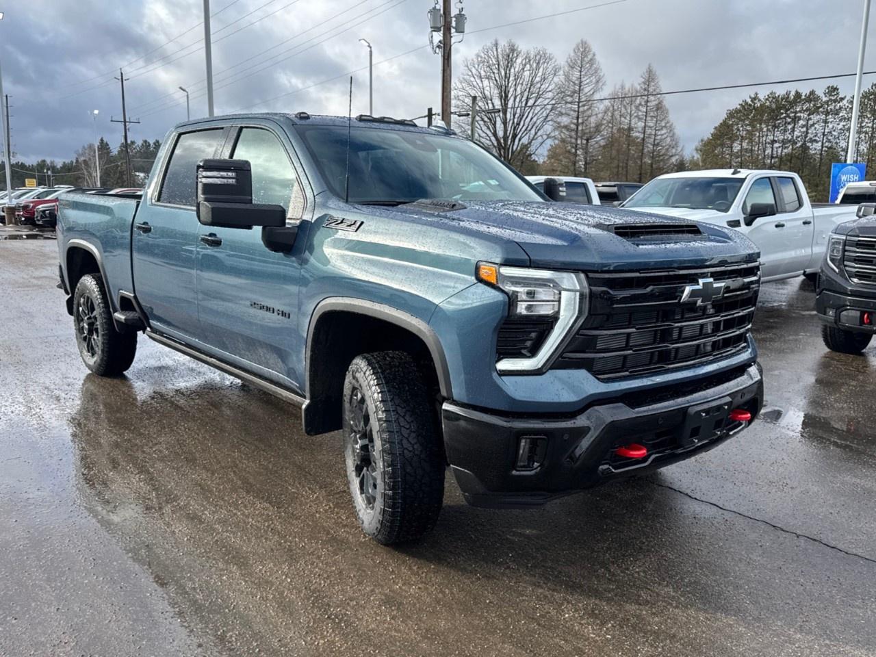 2026 Chevrolet SILVERADO 2500HD 4WD Crew Cab Standard Box LTZ Photo2