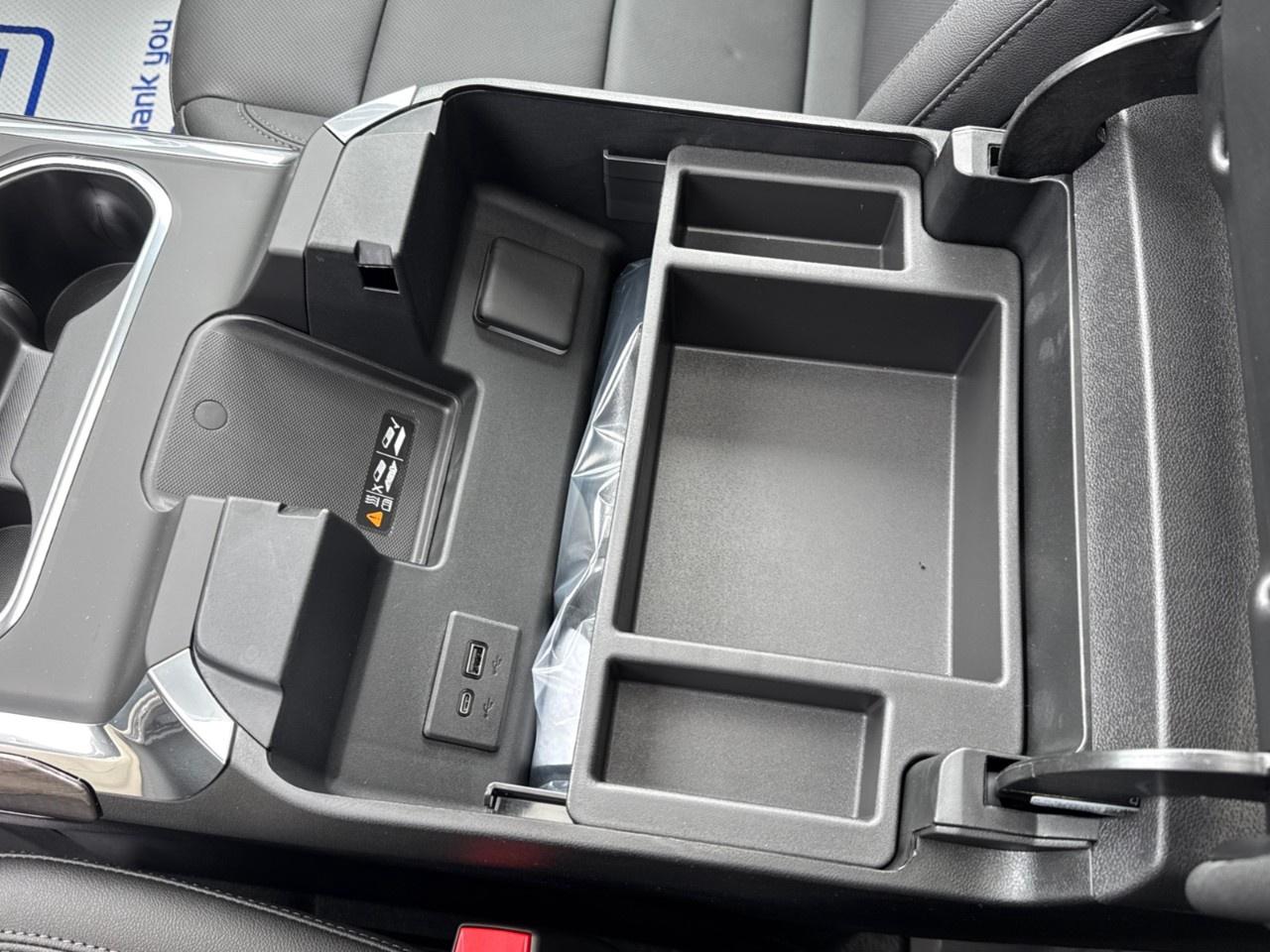 2026 Chevrolet SILVERADO 2500HD 4WD Crew Cab Standard Box LTZ Photo