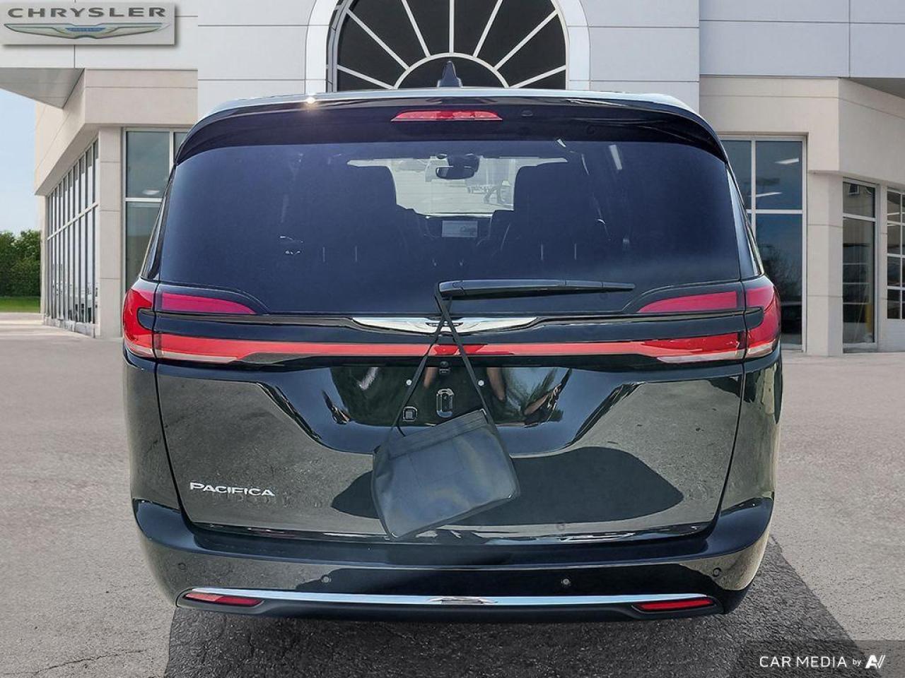 2026 Chrysler Pacifica Select Front-Wheel Drive Passenger Van Photo4