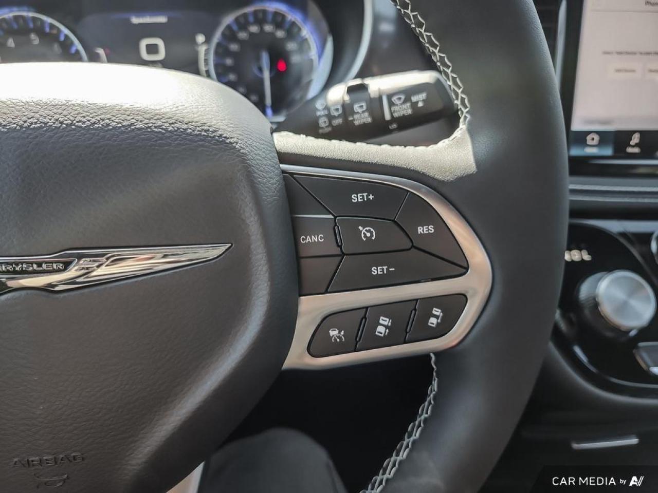 2026 Chrysler Pacifica Select Front-Wheel Drive Passenger Van Photo