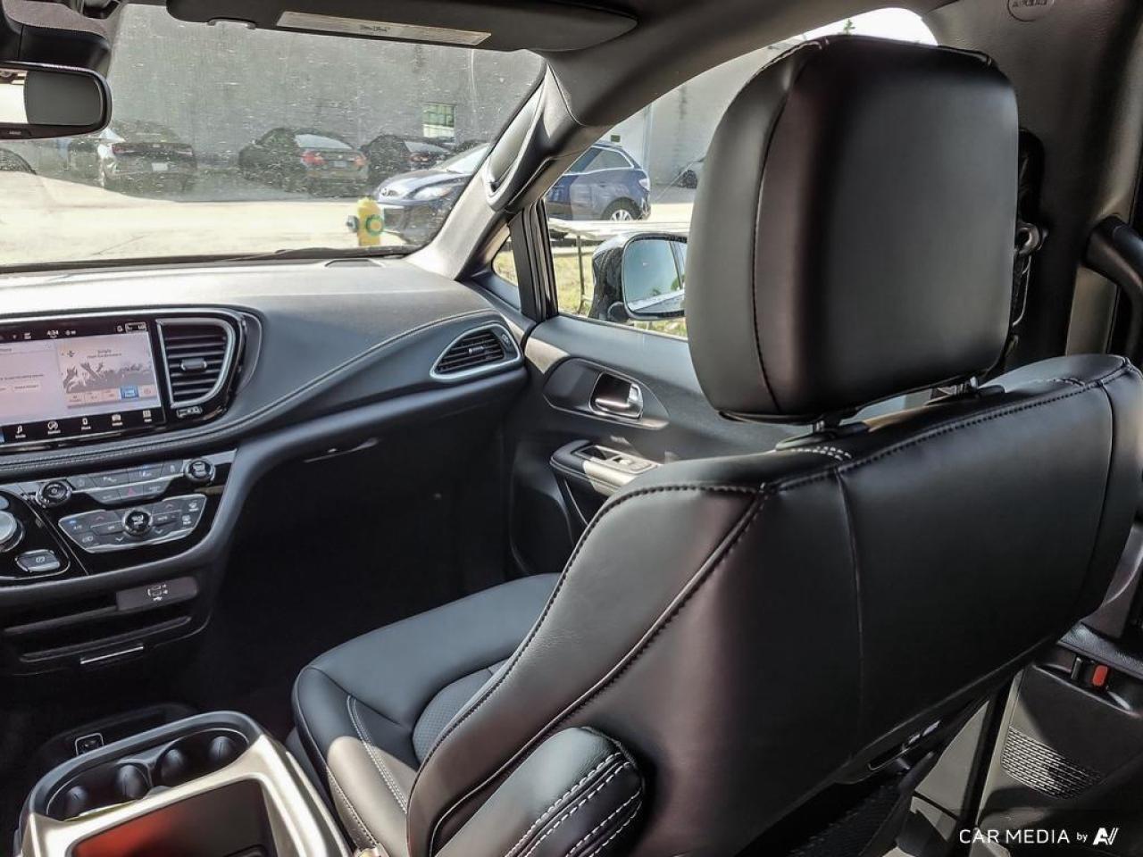 2026 Chrysler Pacifica Select Front-Wheel Drive Passenger Van Photo