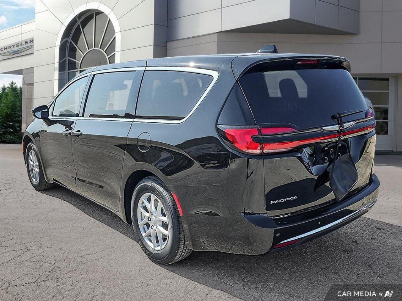 2026 Chrysler Pacifica Select Front-Wheel Drive Passenger Van Photo3