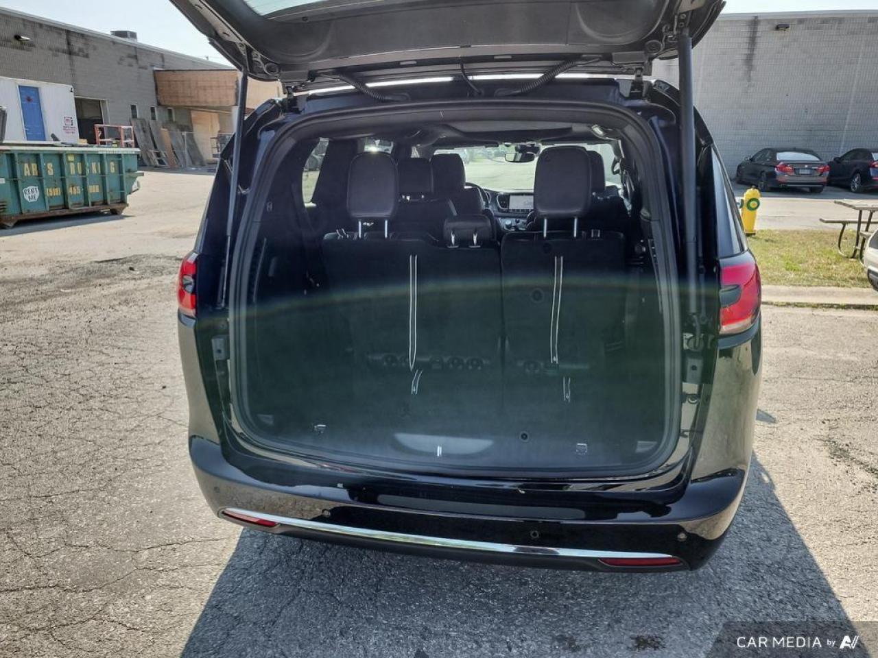 2026 Chrysler Pacifica Select Front-Wheel Drive Passenger Van Photo