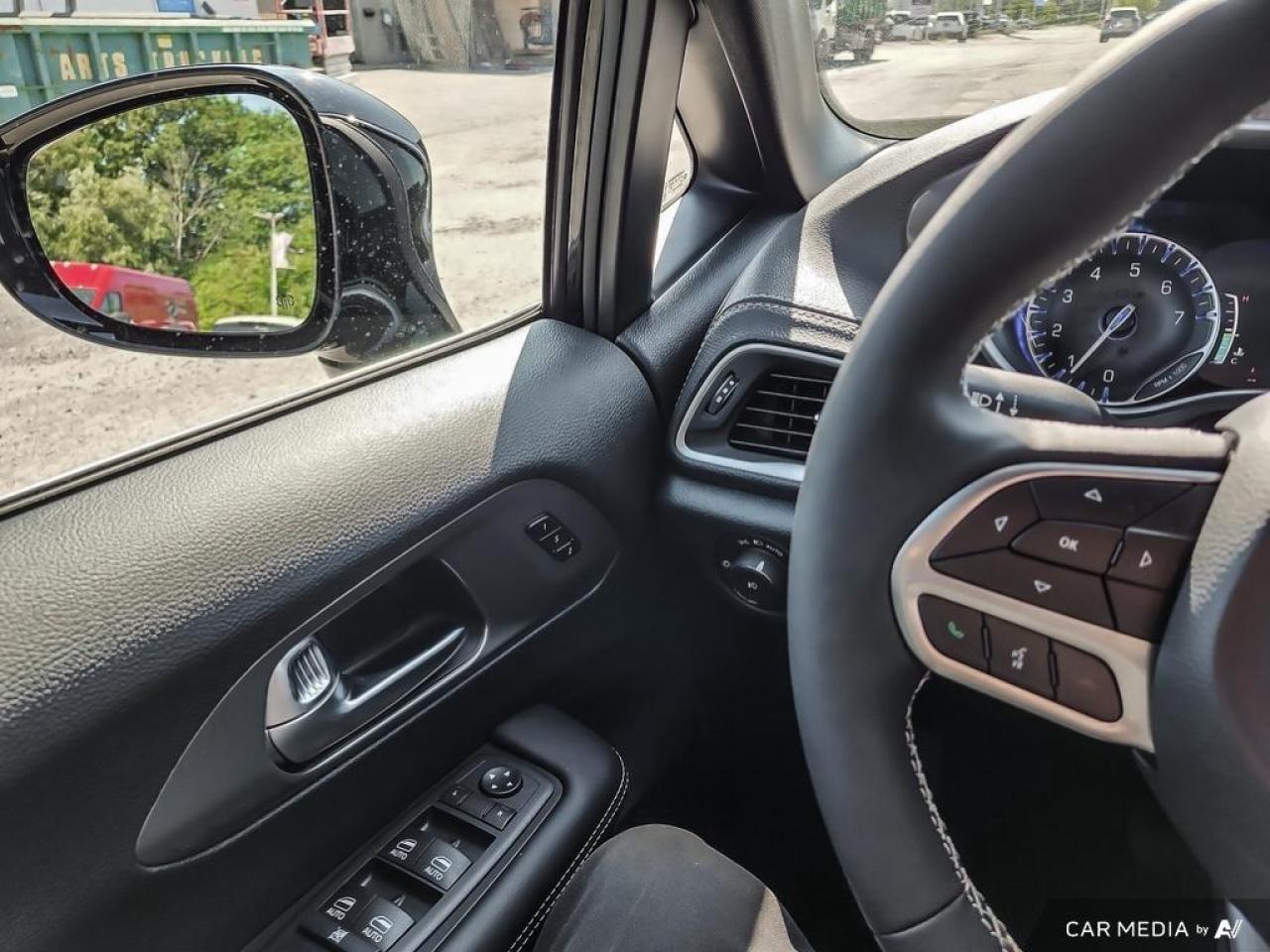 2026 Chrysler Pacifica Select Front-Wheel Drive Passenger Van Photo