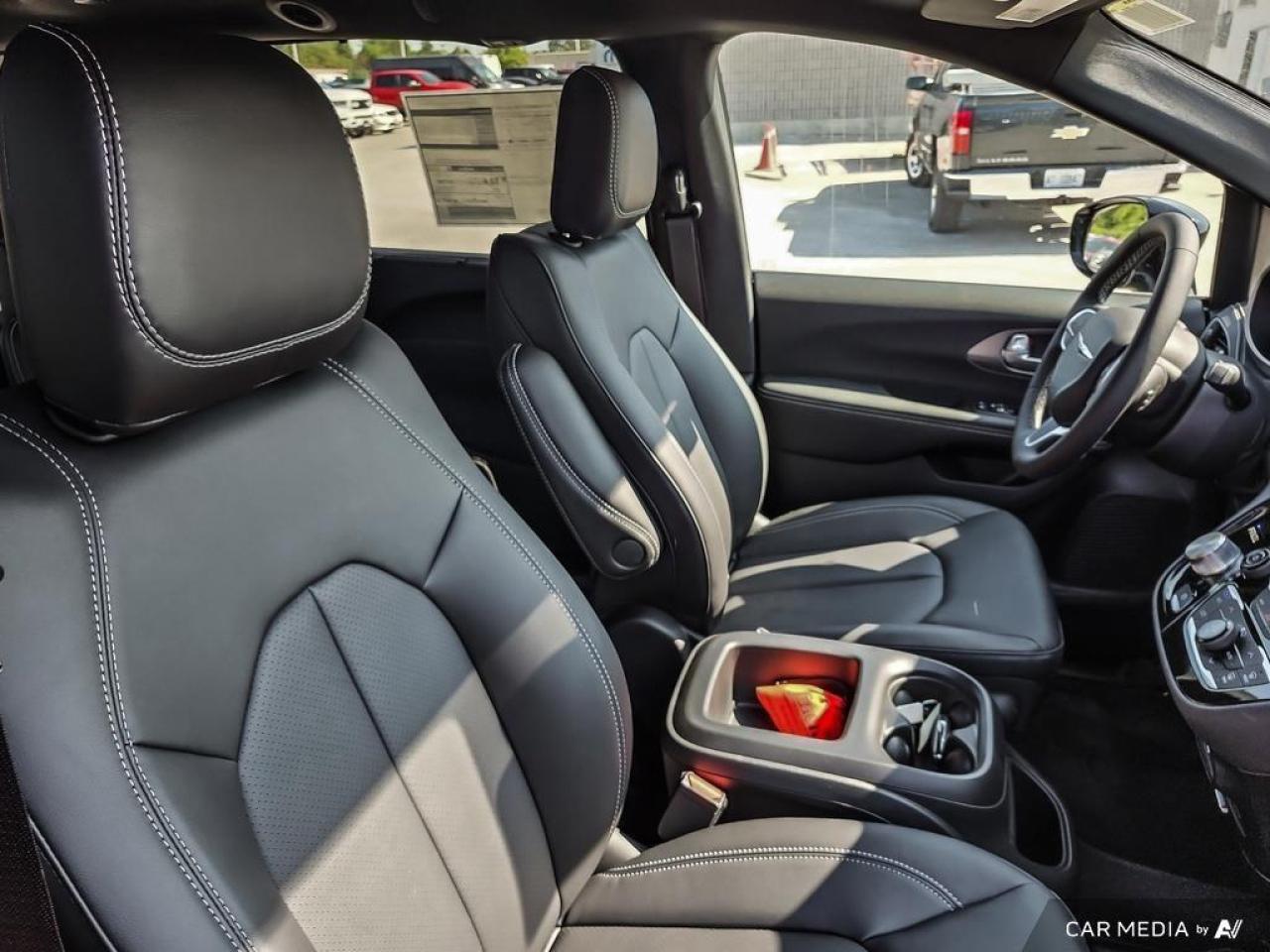 2026 Chrysler Pacifica Select Front-Wheel Drive Passenger Van Photo