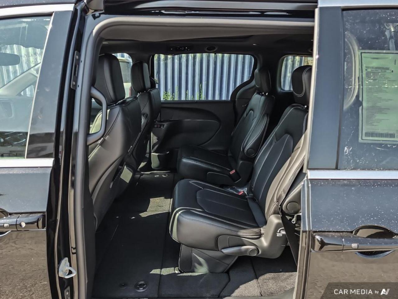 2026 Chrysler Pacifica Select Front-Wheel Drive Passenger Van Photo