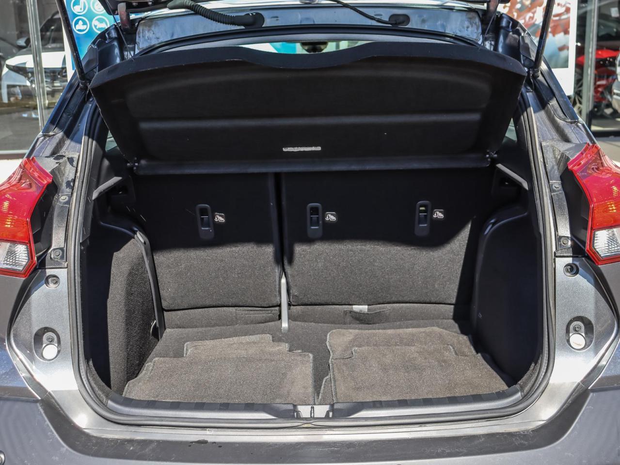 2020 Nissan Kicks SV (CVT) 4dr Front-Wheel Drive Photo