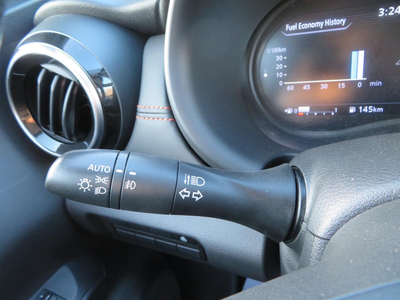 2021 Nissan Kicks SR FWD Photo