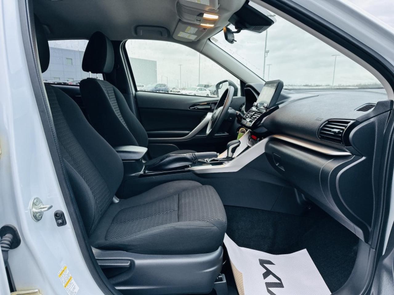 2022 Mitsubishi Eclipse Cross ES Photo