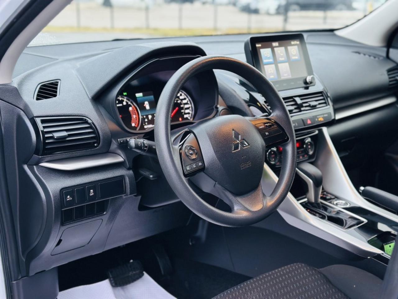 2022 Mitsubishi Eclipse Cross ES Photo