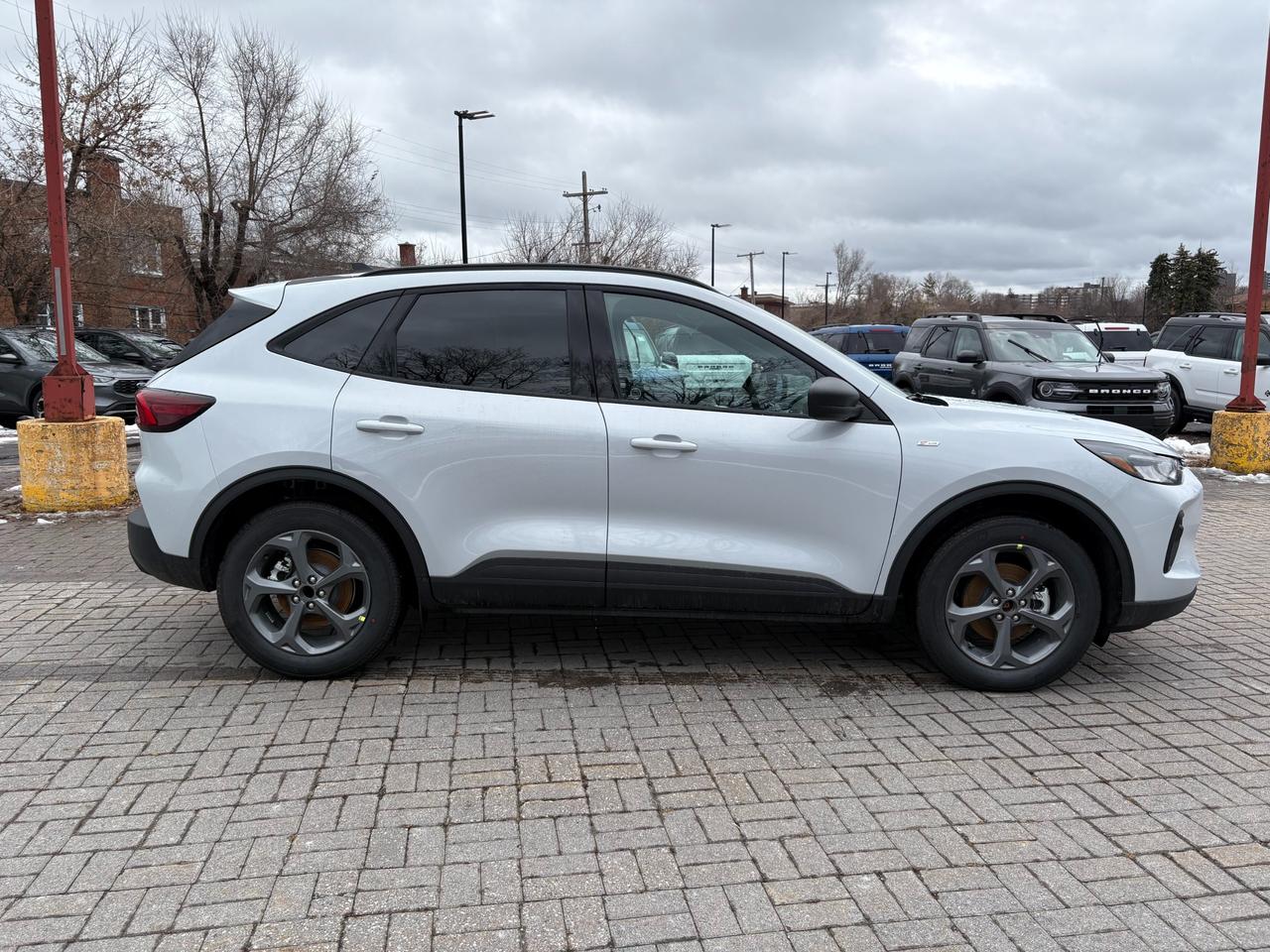 2025 Ford Escape ST-Line 4dr Front-Wheel Drive Photo