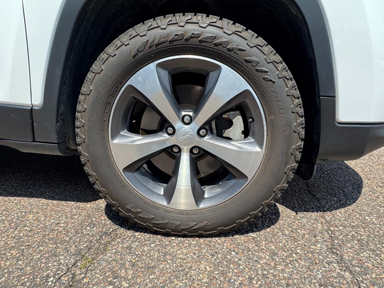 2022 Jeep Cherokee Limited 4dr 4x4 Photo