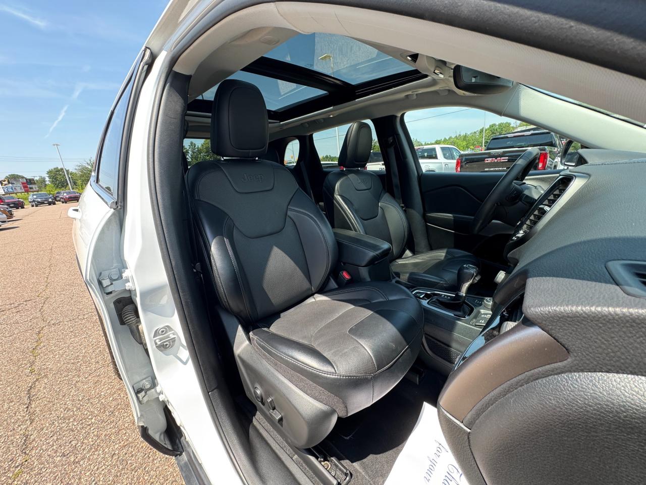2022 Jeep Cherokee Limited 4dr 4x4 Photo