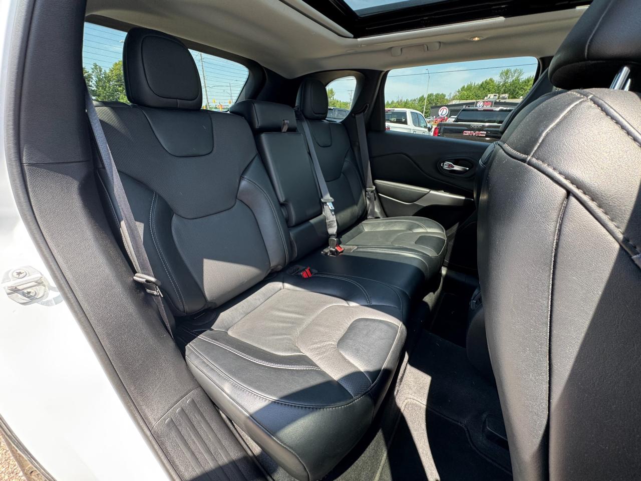 2022 Jeep Cherokee Limited 4dr 4x4 Photo