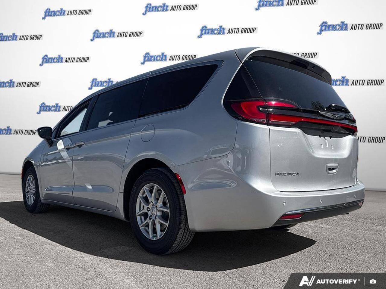 2026 Chrysler Pacifica Select Front-Wheel Drive Passenger Van Photo3