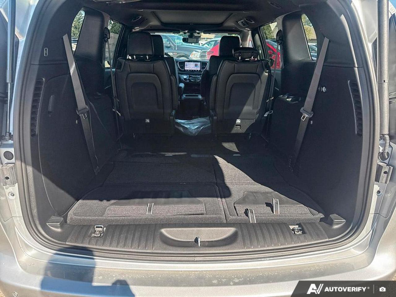 2026 Chrysler Pacifica Select Front-Wheel Drive Passenger Van Photo