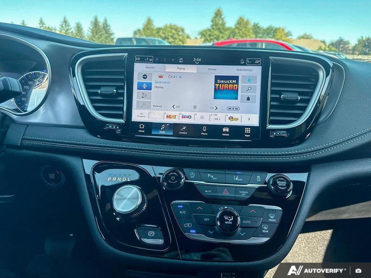 2026 Chrysler Pacifica Select Front-Wheel Drive Passenger Van Photo