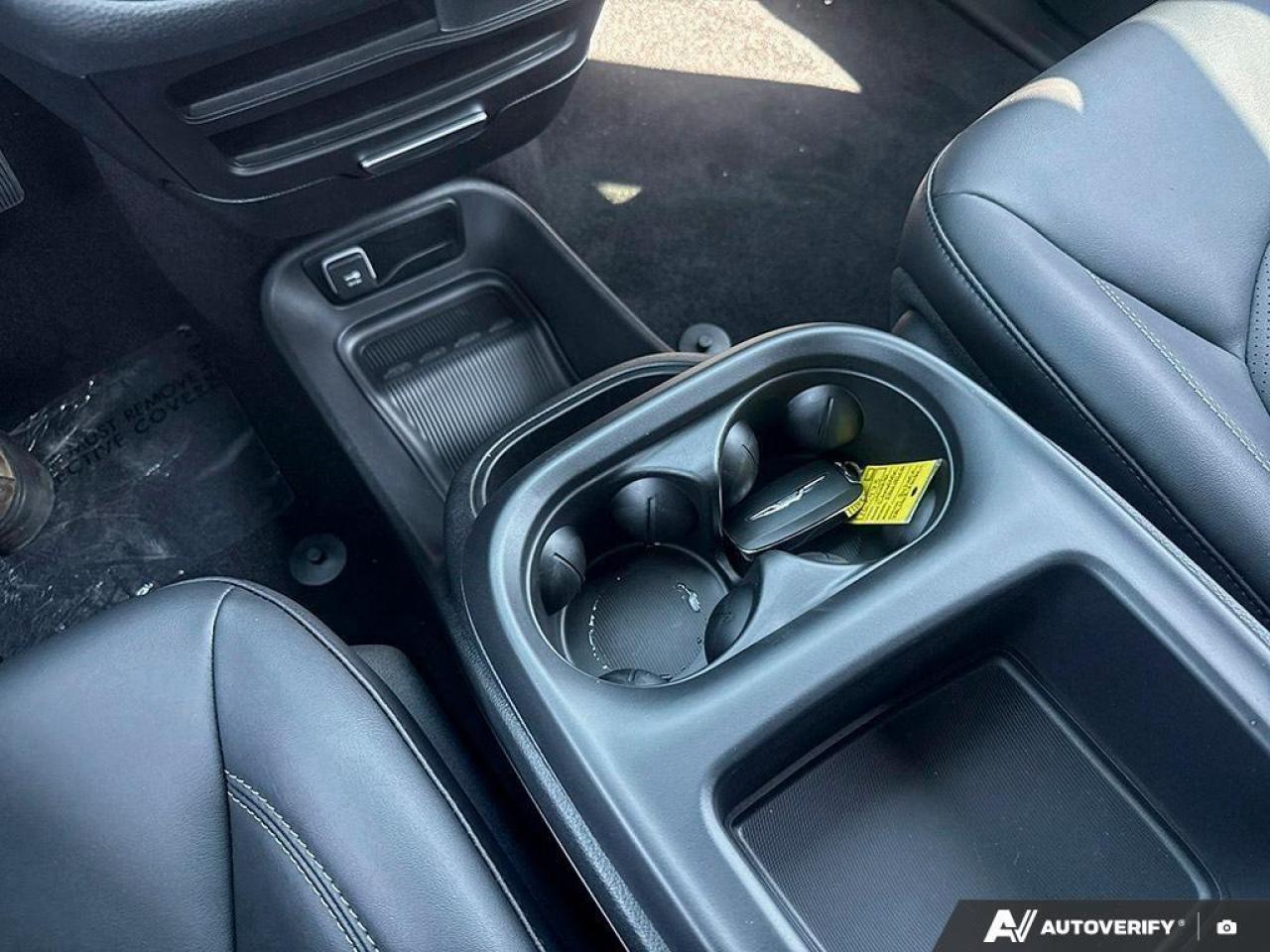 2026 Chrysler Pacifica Select Front-Wheel Drive Passenger Van Photo