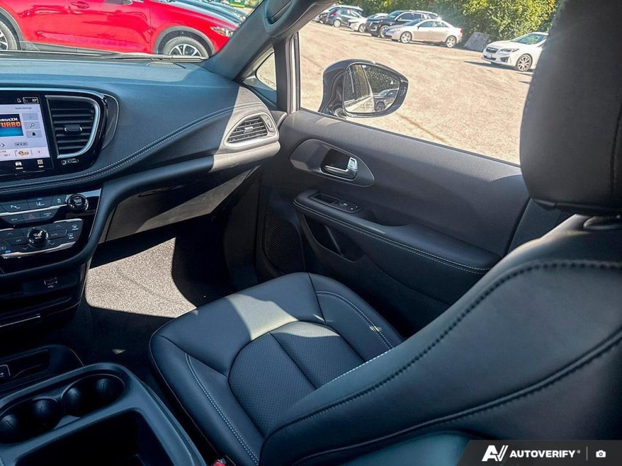 2026 Chrysler Pacifica Select Front-Wheel Drive Passenger Van Photo