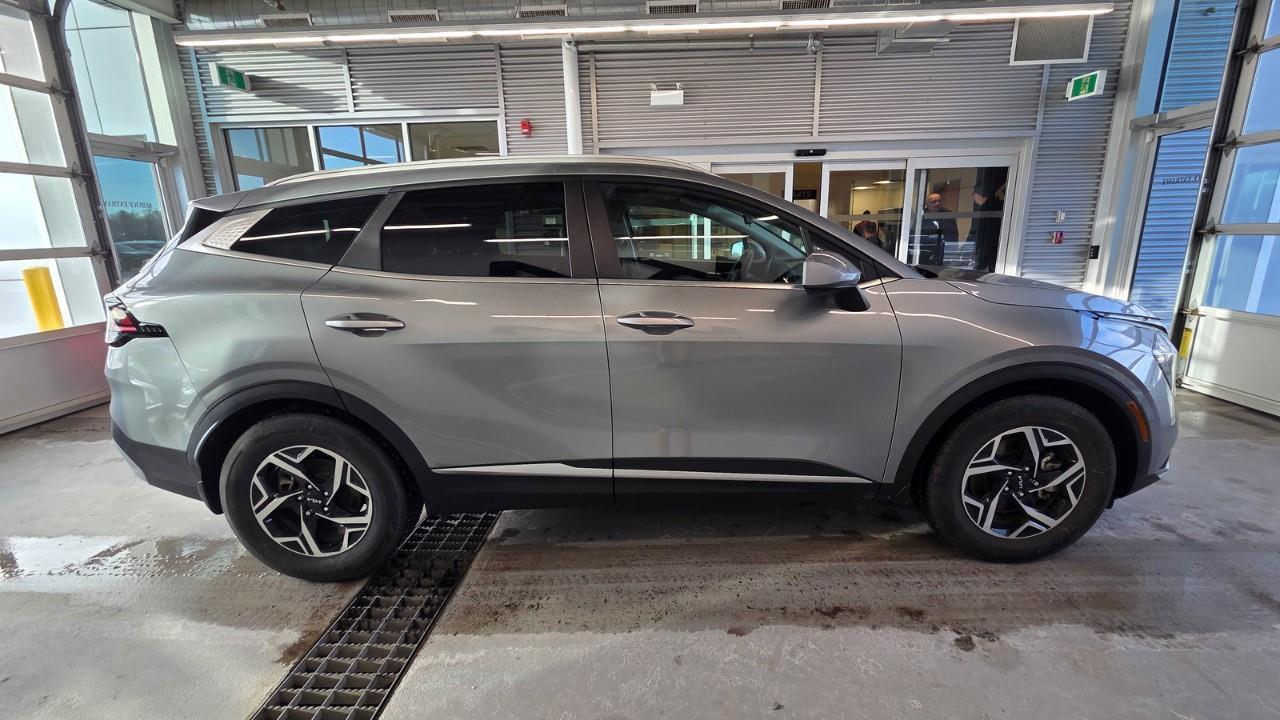 2024 Kia Sportage LX 4dr Front-wheel Drive Photo3