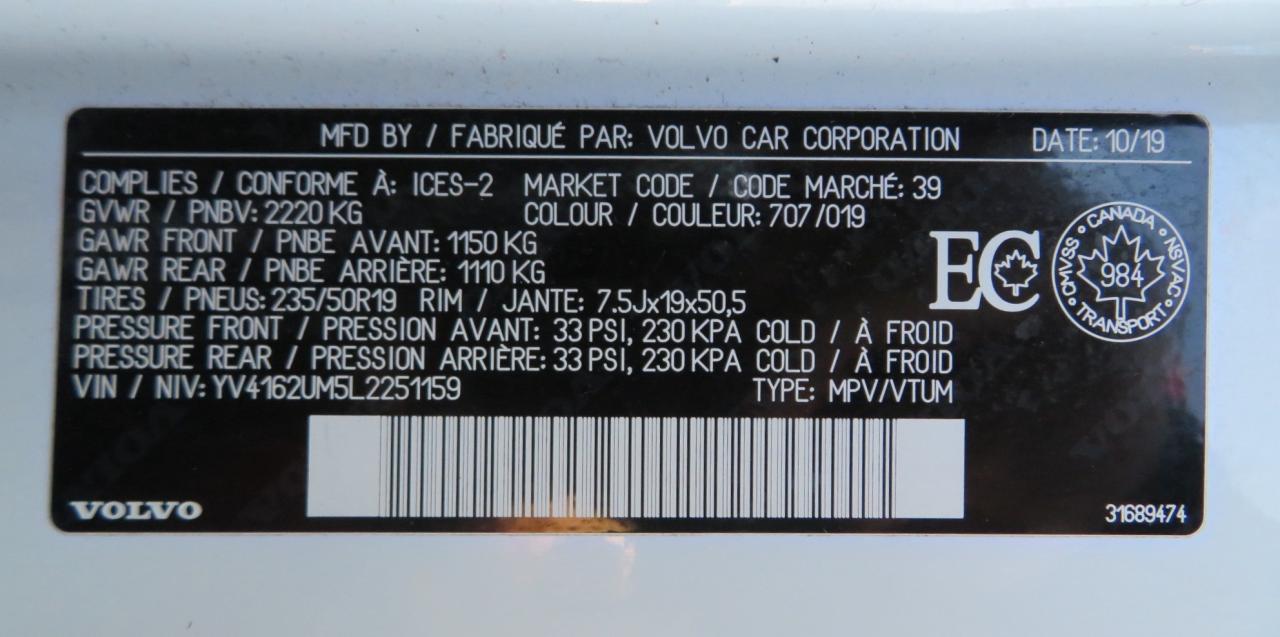 2020 Volvo XC40 T5 AWD R-Design Photo