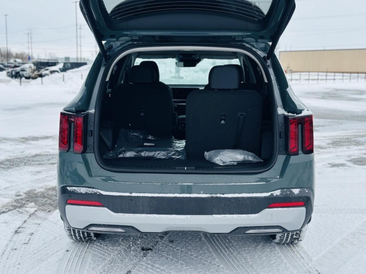 2026 Kia Sorento Plug-In Hybrid EX Photo