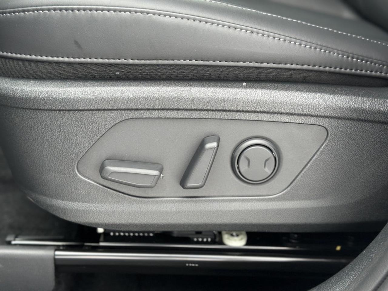 2026 Kia Sorento Plug-In Hybrid EX Photo