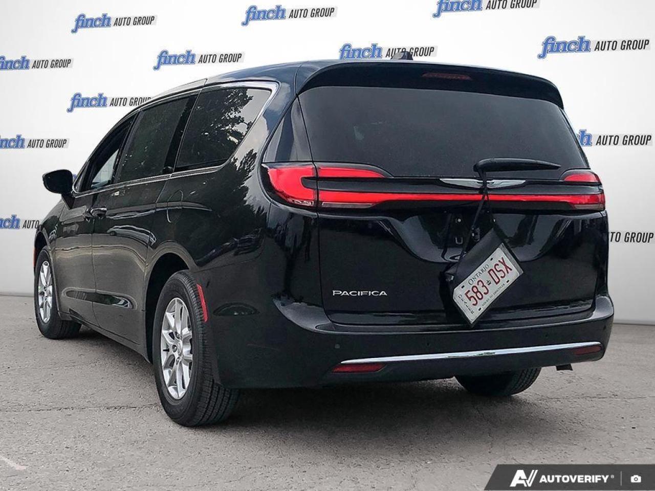 2026 Chrysler Pacifica Select Front-Wheel Drive Passenger Van Photo3