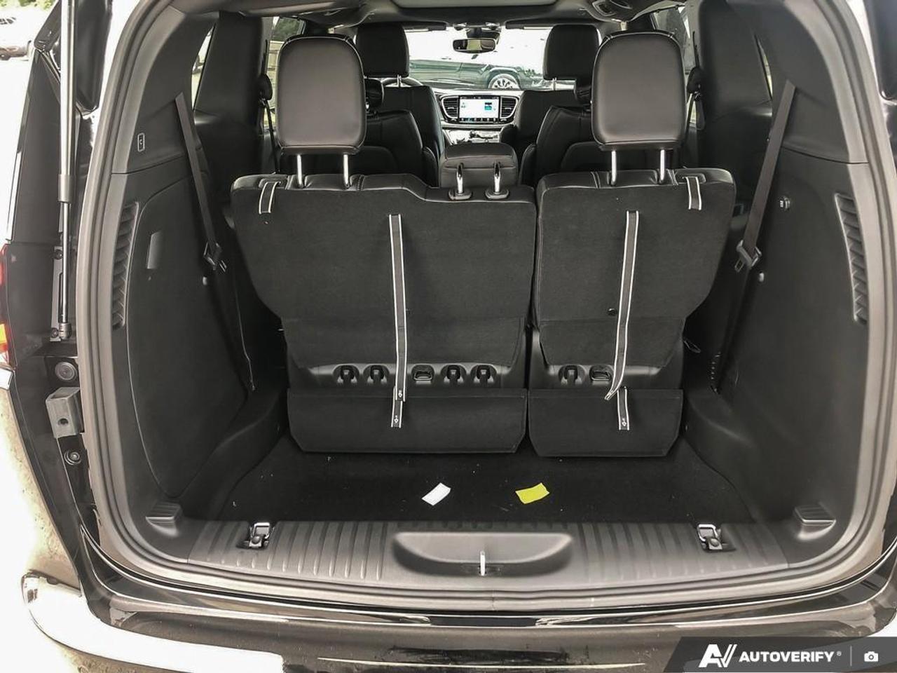 2026 Chrysler Pacifica Select Front-Wheel Drive Passenger Van Photo