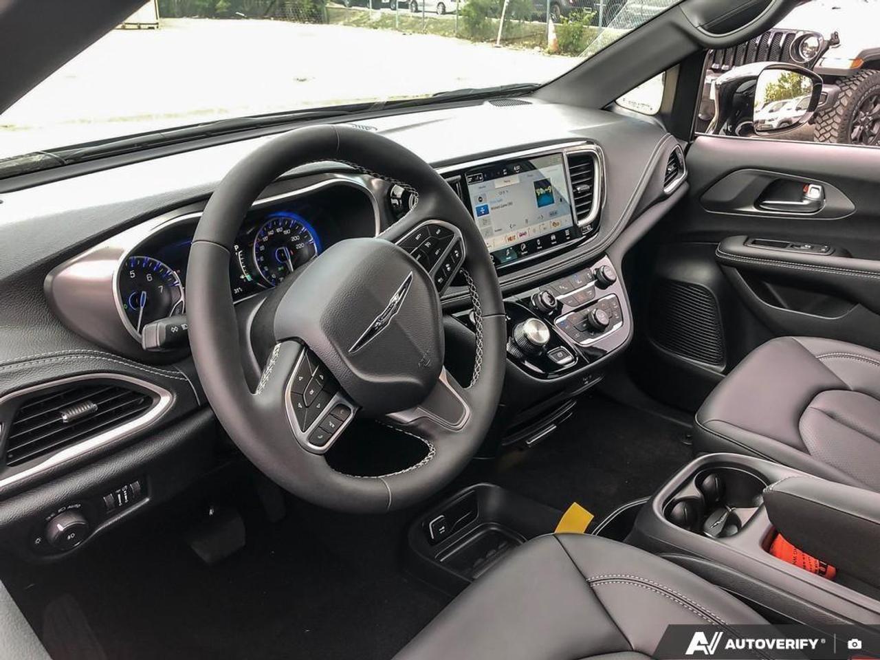 2026 Chrysler Pacifica Select Front-Wheel Drive Passenger Van Photo