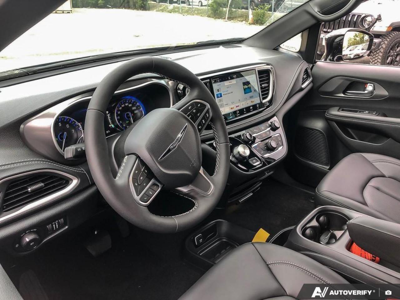 2026 Chrysler Pacifica Select Front-Wheel Drive Passenger Van Photo