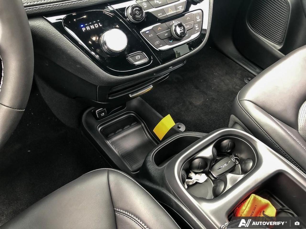 2026 Chrysler Pacifica Select Front-Wheel Drive Passenger Van Photo