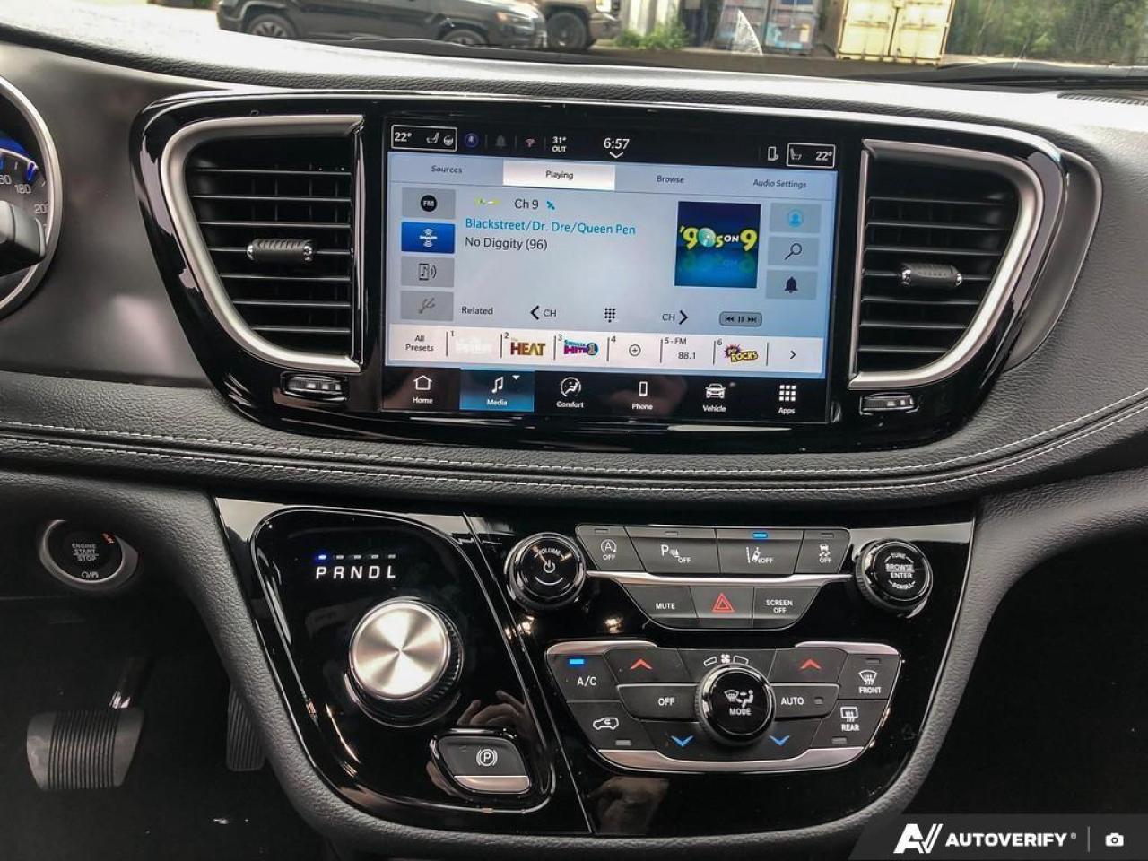 2026 Chrysler Pacifica Select Front-Wheel Drive Passenger Van Photo