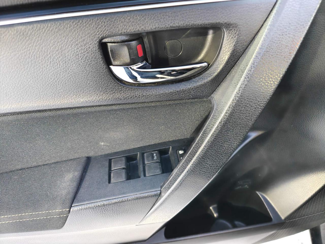 2017 Toyota Corolla LE (CVT) 4dr Sedan Photo