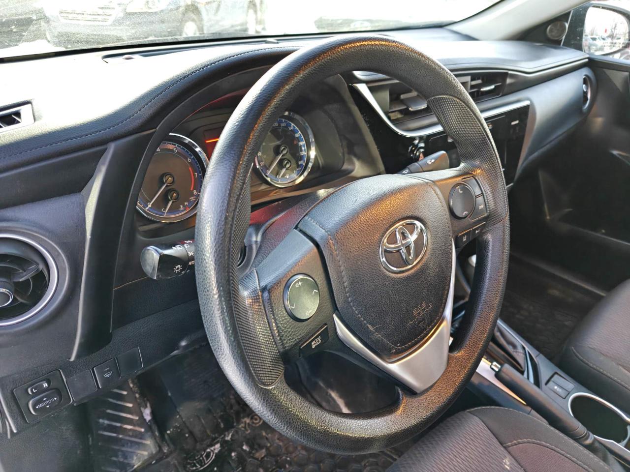 2017 Toyota Corolla LE (CVT) 4dr Sedan Photo