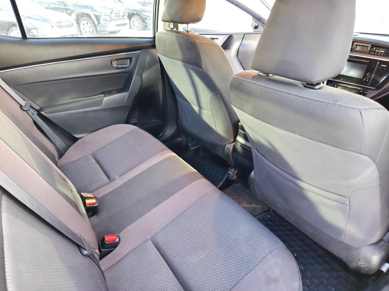 2017 Toyota Corolla LE (CVT) 4dr Sedan Photo