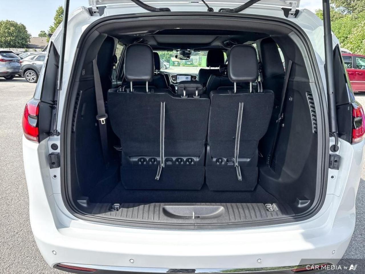 2026 Chrysler Pacifica Select Front-Wheel Drive Passenger Van Photo