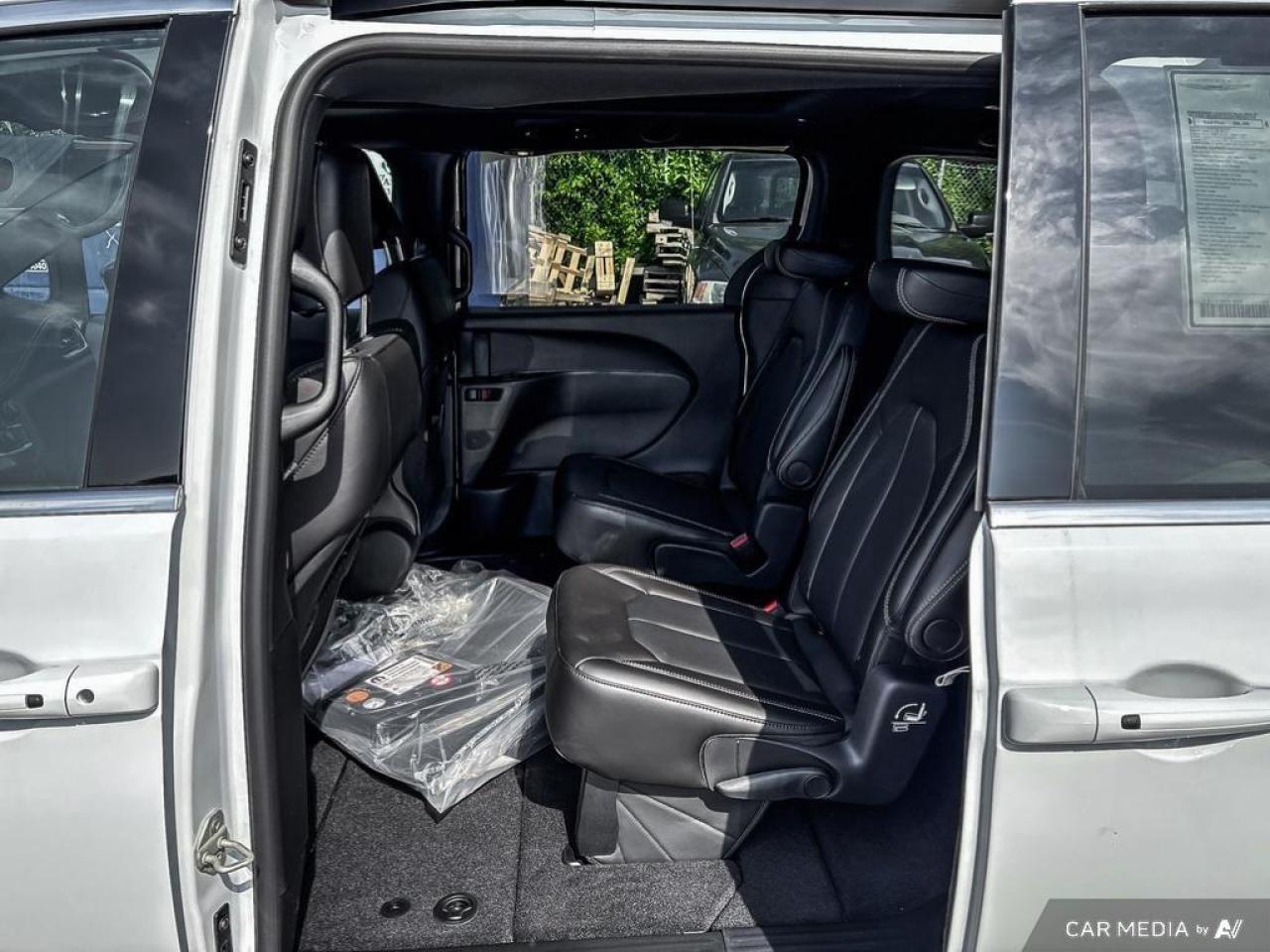 2026 Chrysler Pacifica Select Front-Wheel Drive Passenger Van Photo