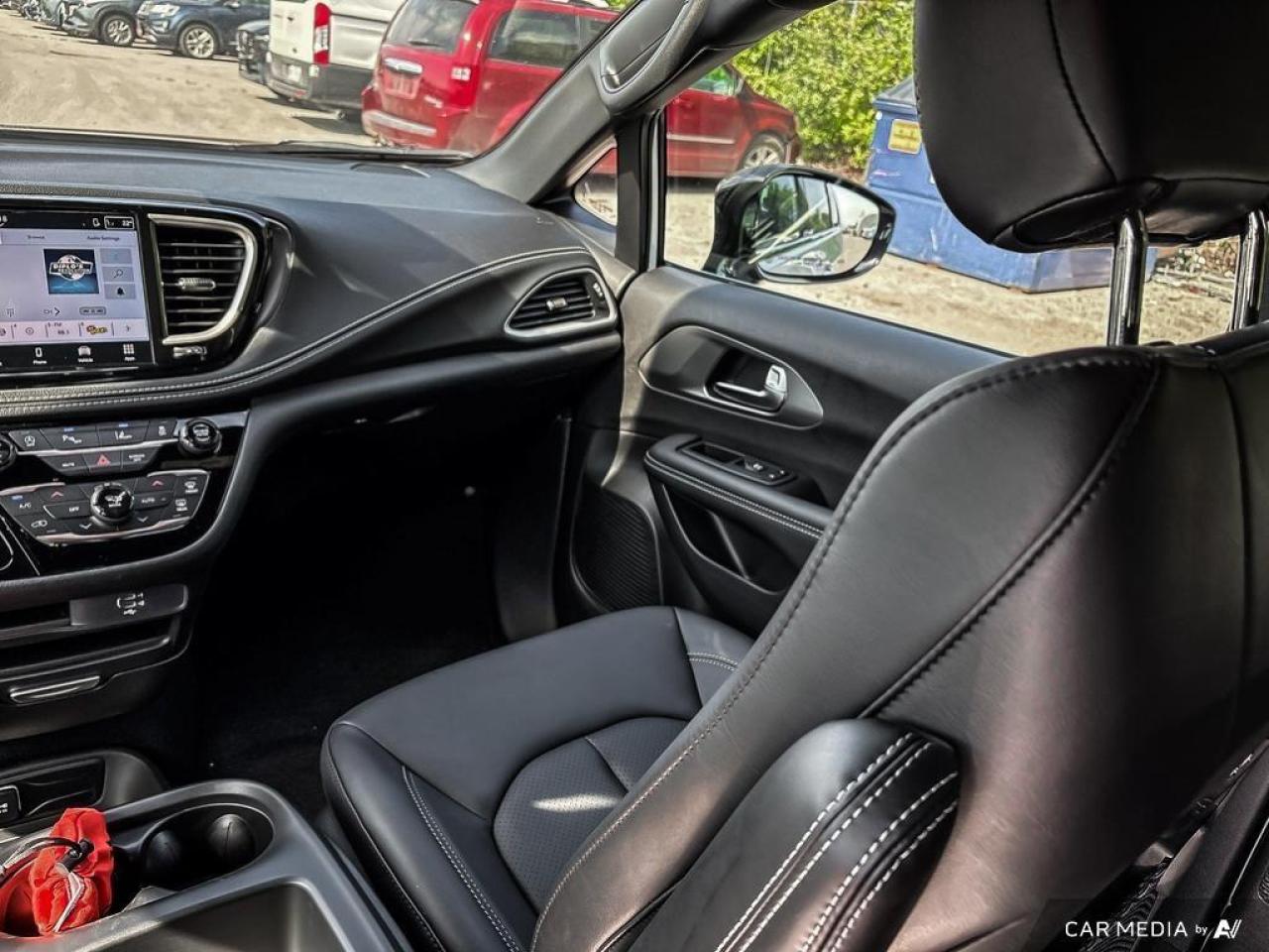 2026 Chrysler Pacifica Select Front-Wheel Drive Passenger Van Photo