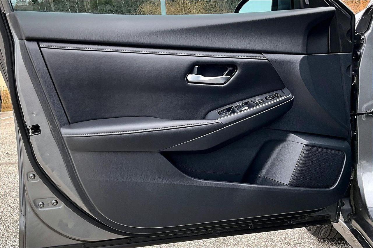 2021 Nissan Sentra SV 4DR SEDAN Photo5