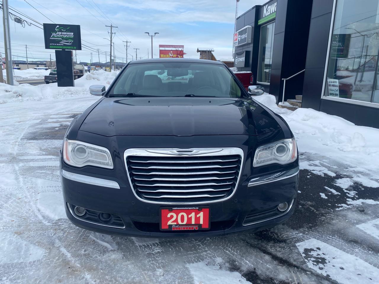2011 Chrysler 300C Base 4dr All-wheel Drive Sedan Photo3