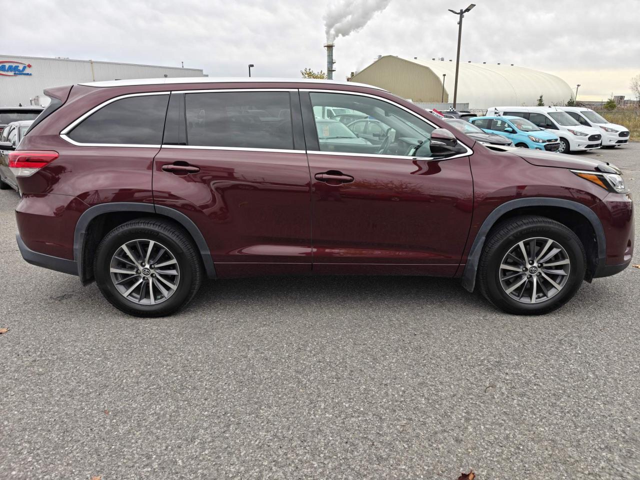 2017 Toyota Highlander XLE 4dr All-wheel Drive Photo