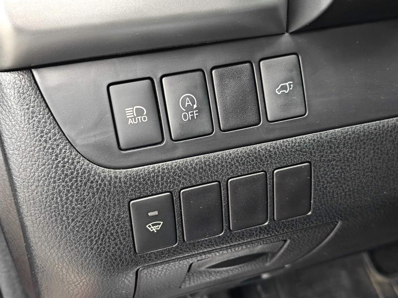 2017 Toyota Highlander XLE 4dr All-wheel Drive Photo