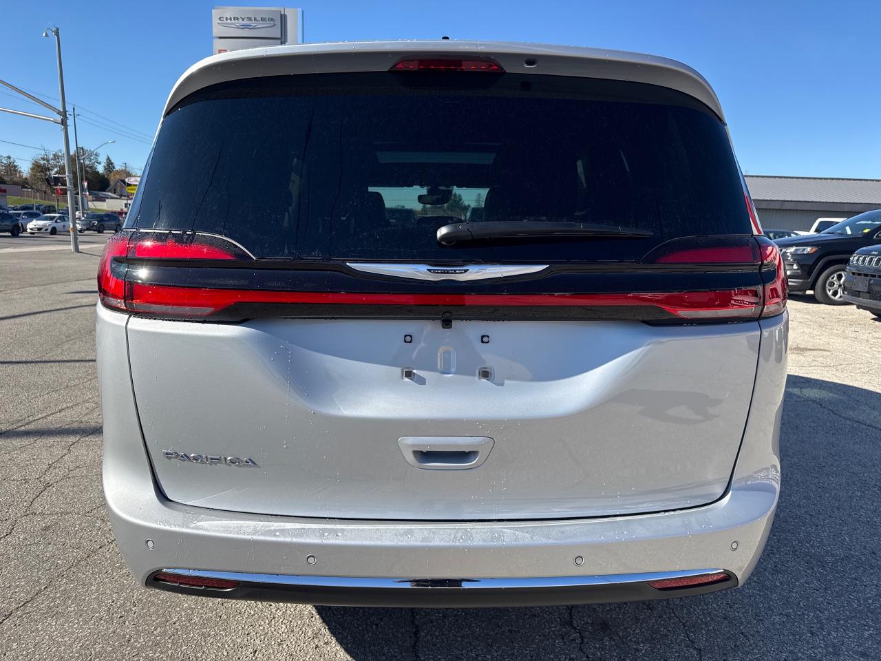 2026 Chrysler Pacifica Select Front-Wheel Drive Passenger Van Photo3