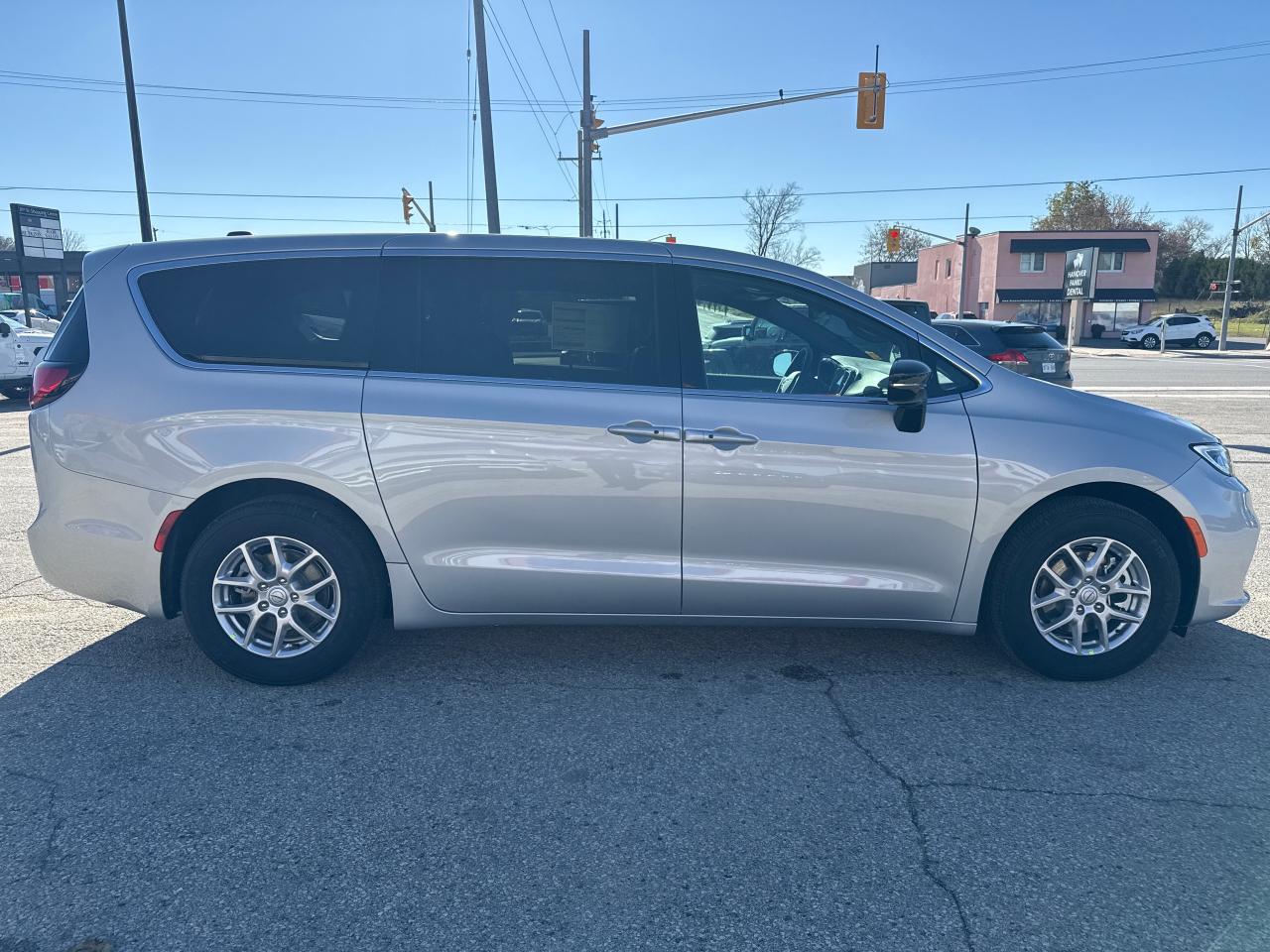 2026 Chrysler Pacifica Select Front-Wheel Drive Passenger Van Photo