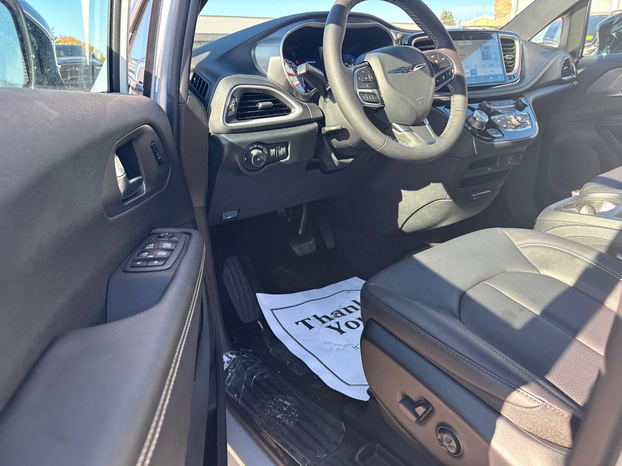 2026 Chrysler Pacifica Select Front-Wheel Drive Passenger Van Photo