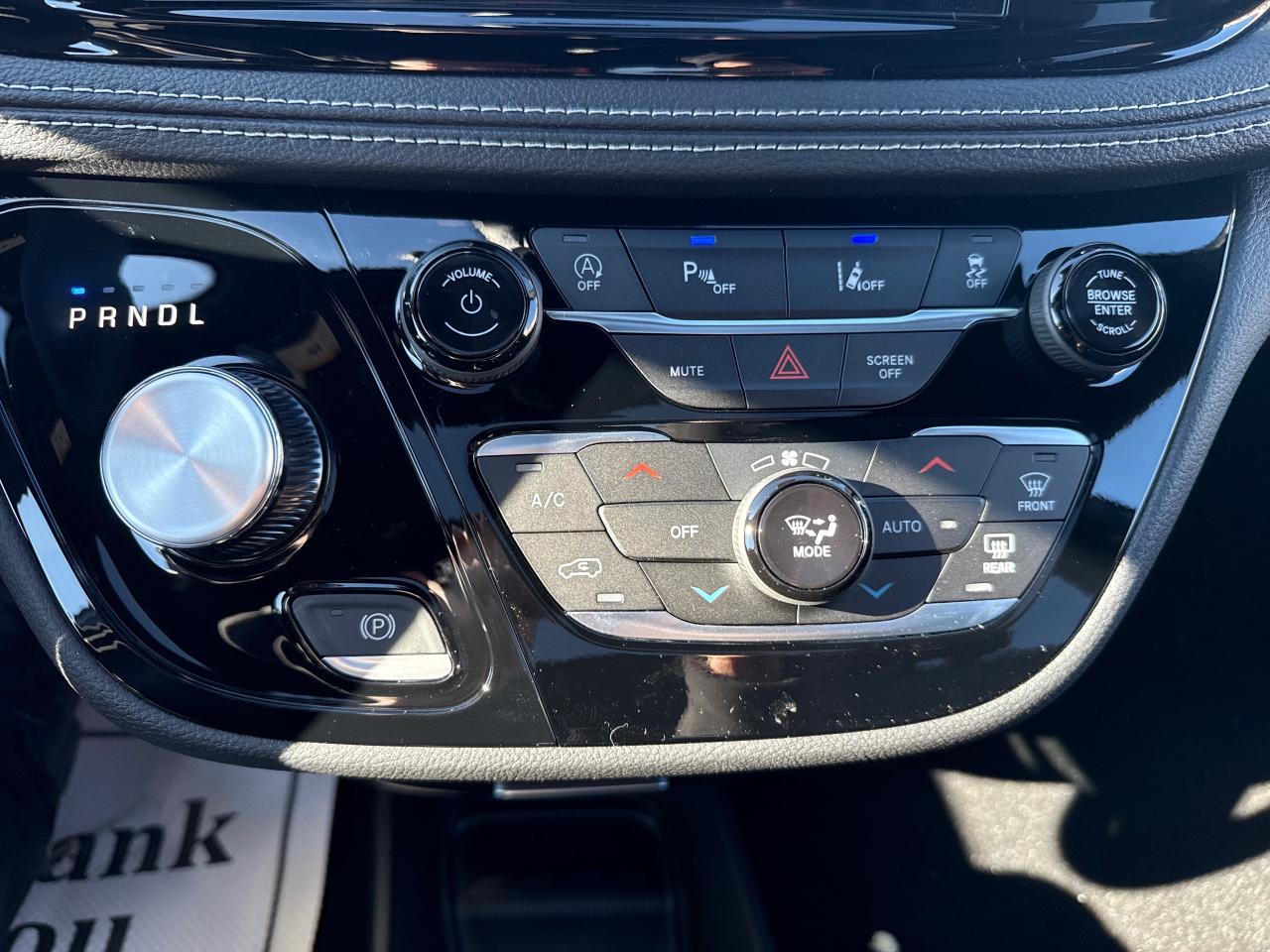 2026 Chrysler Pacifica Select Front-Wheel Drive Passenger Van Photo