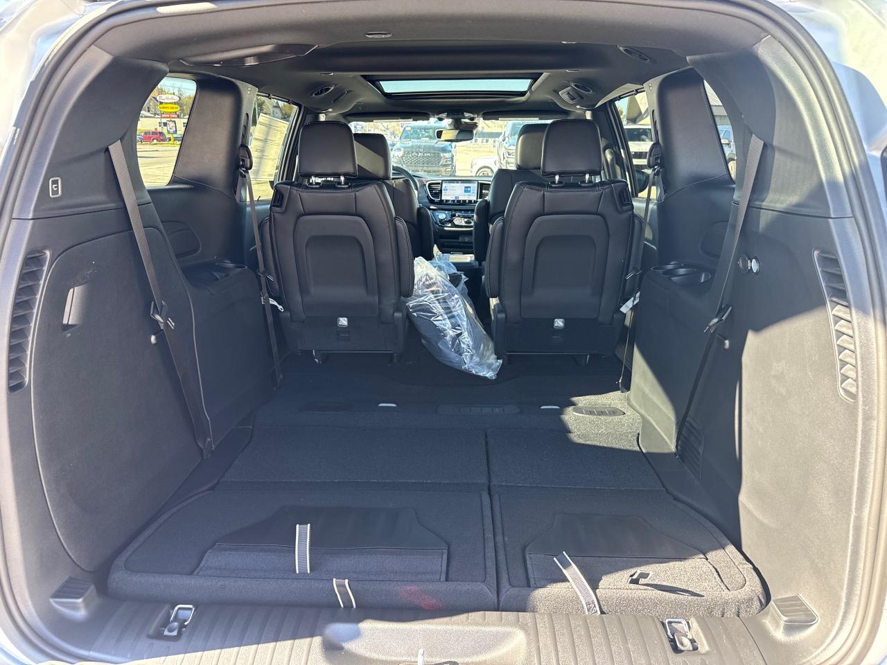 2026 Chrysler Pacifica Select Front-Wheel Drive Passenger Van Photo