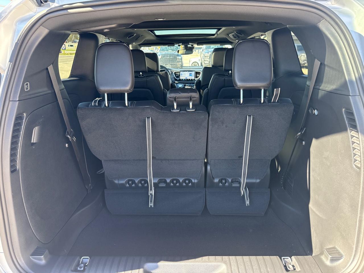 2026 Chrysler Pacifica Select Front-Wheel Drive Passenger Van Photo