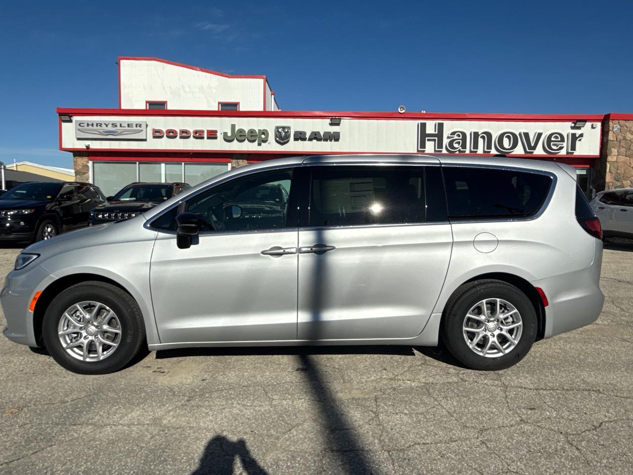 2026 Chrysler Pacifica Select Front-Wheel Drive Passenger Van Photo